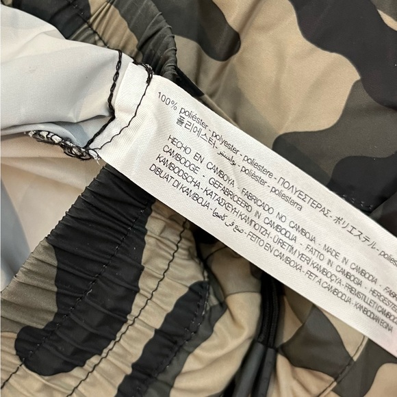 Zara | Camo Windbreaker Jacket & Shorts Set | Like New ! - Picture 9 of 9